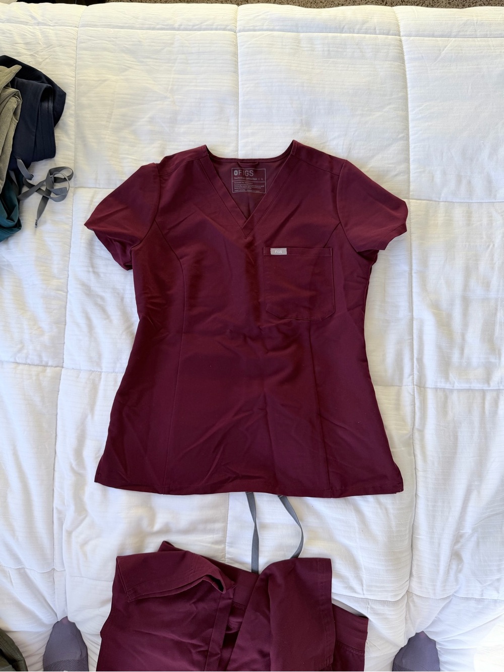 Figs Women's Scrub Set - Picture 2 of 7